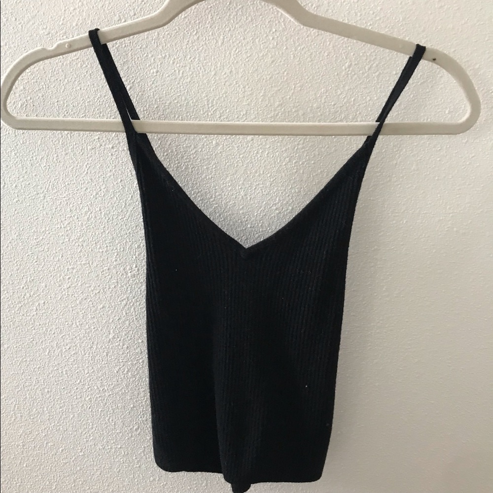 dainty black crop top 🌸